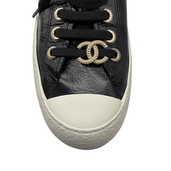 CHANEL BLACK 2024 CC LOGO PATENT CALFSKIN LEATHER LOW TOP SNEAKERS - Picture 5 of 10